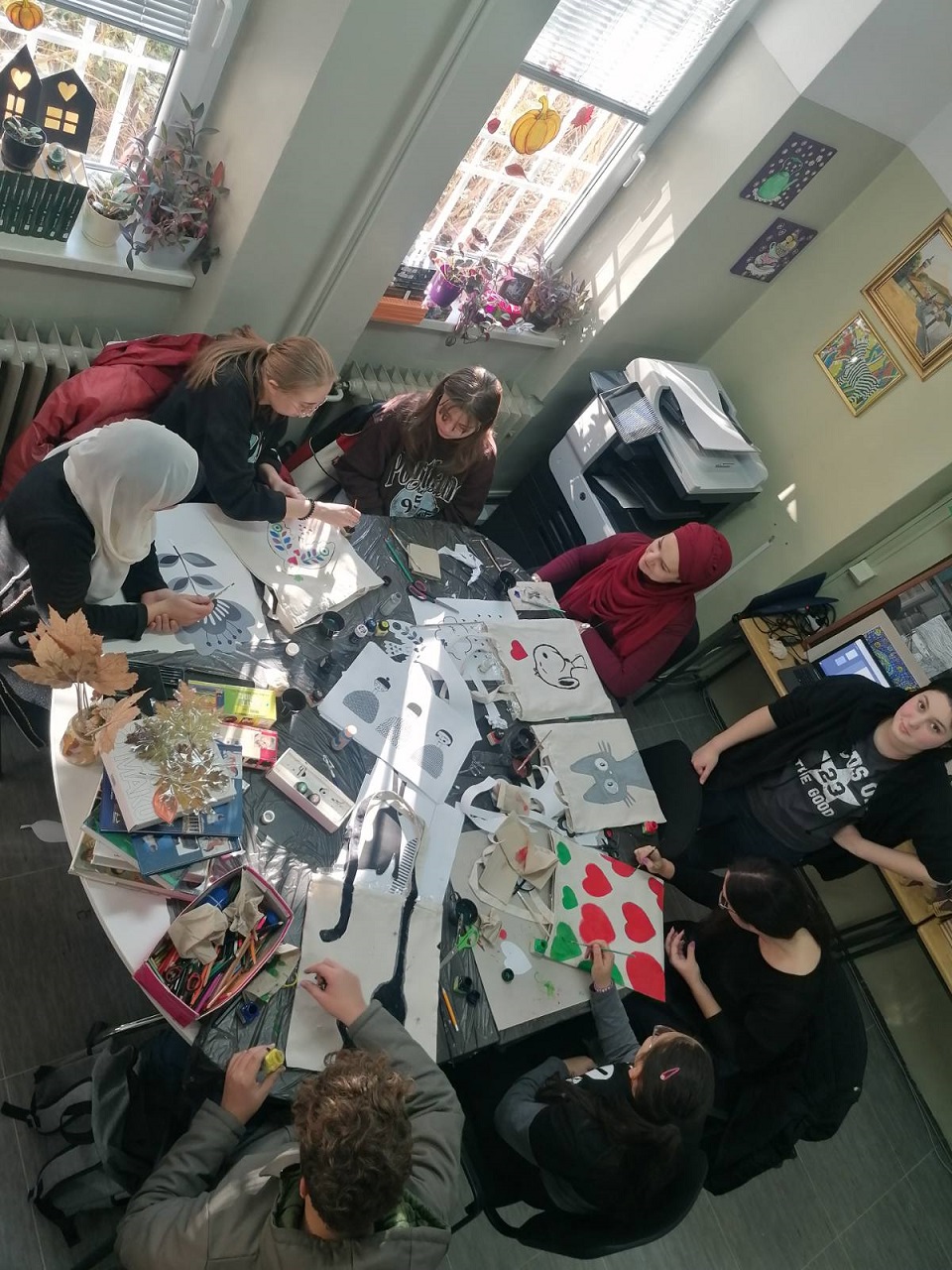 Dc-VET WB - WP3 Fostering Social Inclusion: "Creative Bag" Art Workshop Dc-VET WB - WP3 Fostering Social Inclusion: "Creative Bag" Art Workshop