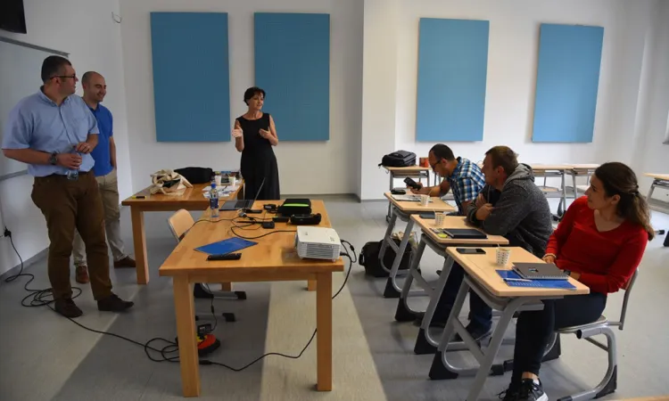 Seminar on measurement and management of WiFi networks held at IUS Life.